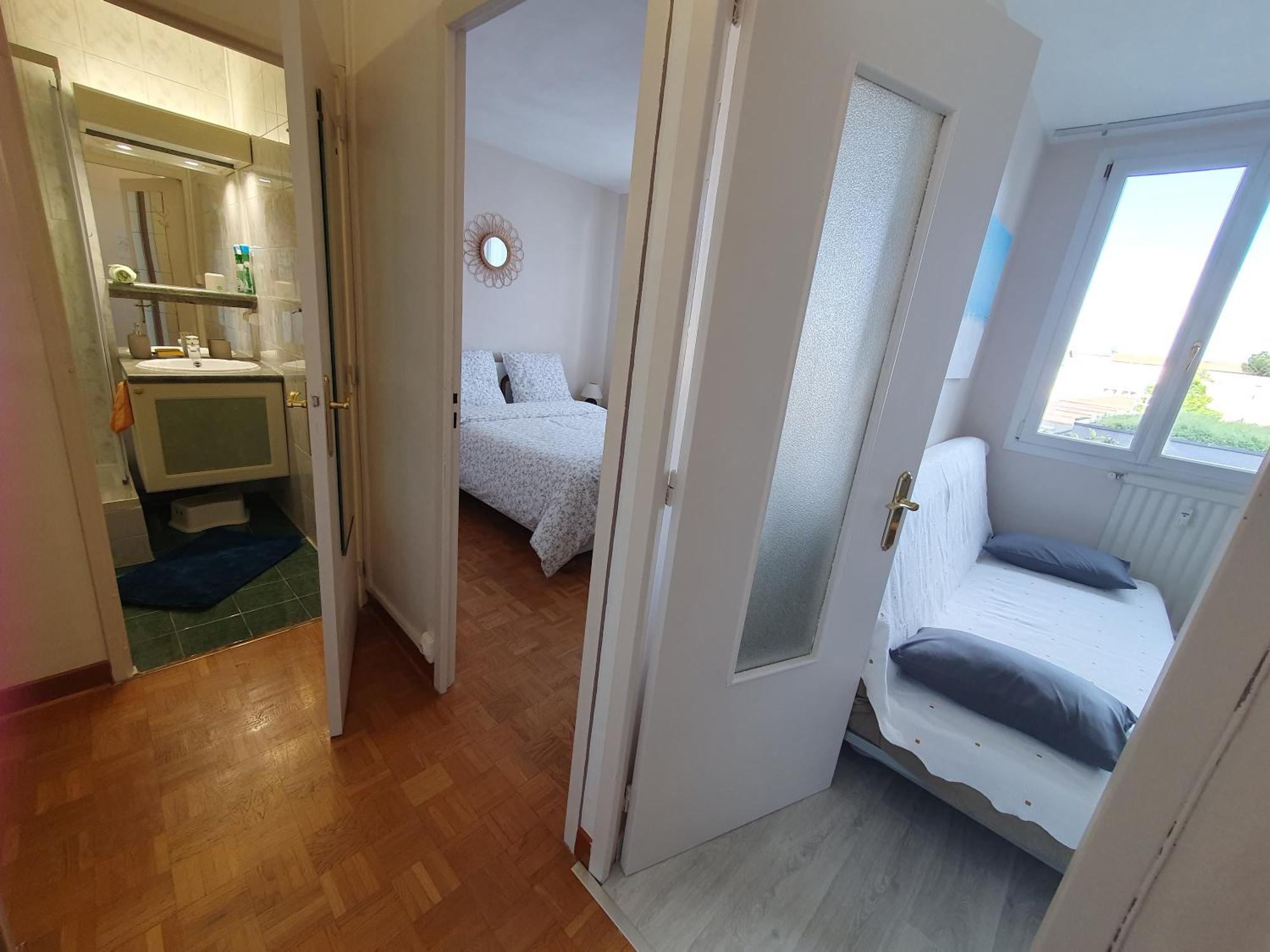 Medipole T2 Avec Un Garage Gratuit Sur Place, 16Min A Centre Ville Lyon En Metro A Villeurbanne Luaran gambar