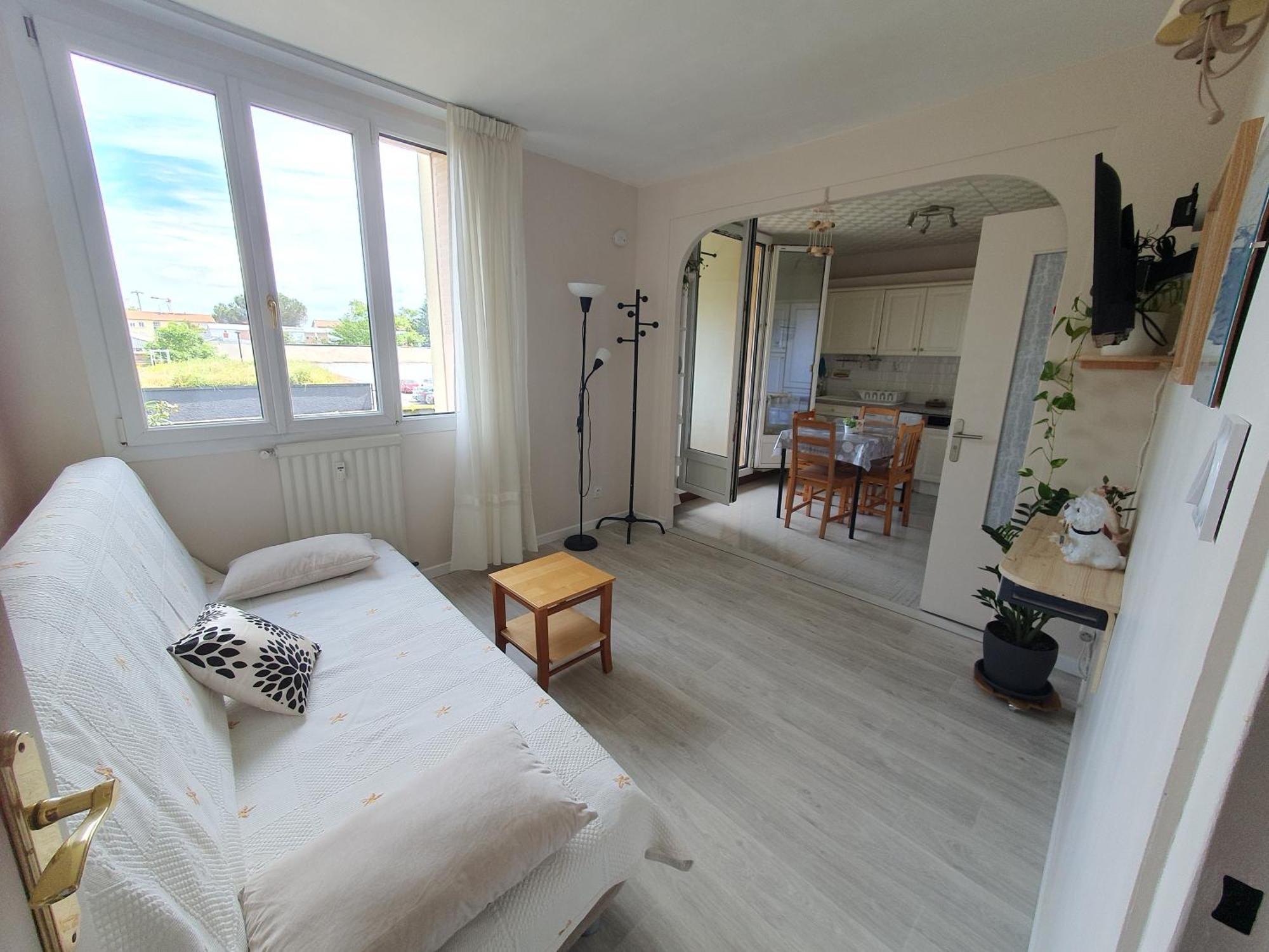 Medipole T2 Avec Un Garage Gratuit Sur Place, 16Min A Centre Ville Lyon En Metro A Villeurbanne Luaran gambar